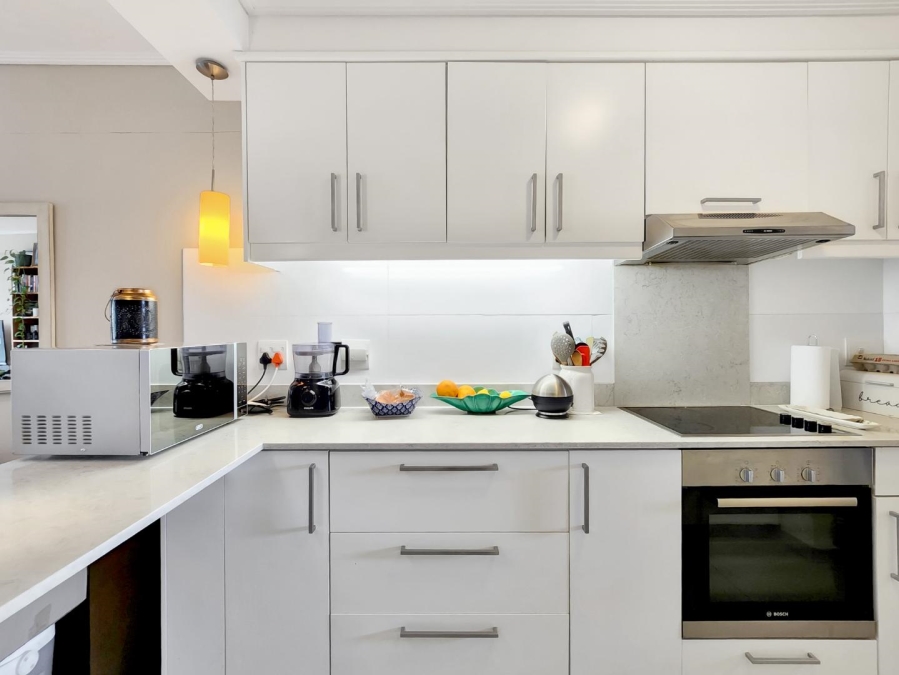 2 Bedroom Property for Sale in Vredehoek Western Cape